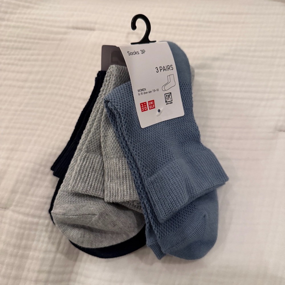 Uniqlo 3-Pack Blue, Gray, and Black Socks